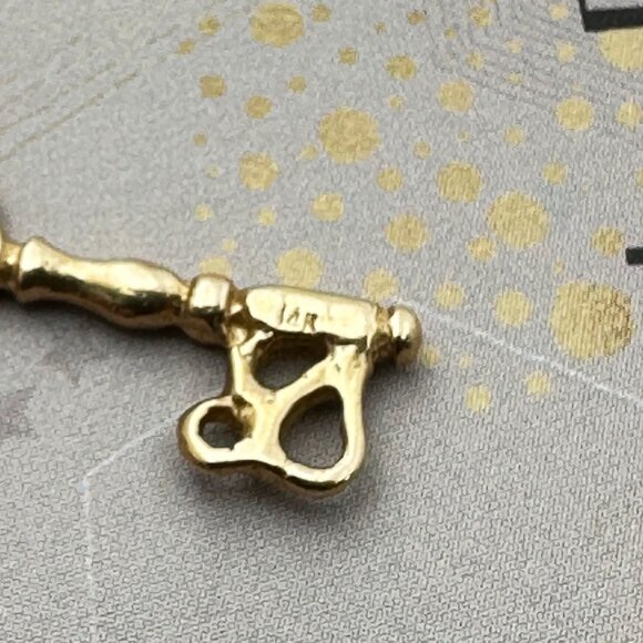 Vintage 14k Yellow Gold Filigree Large Key Pendant Necklace 18 Inch Chain - Picture 8 of 9